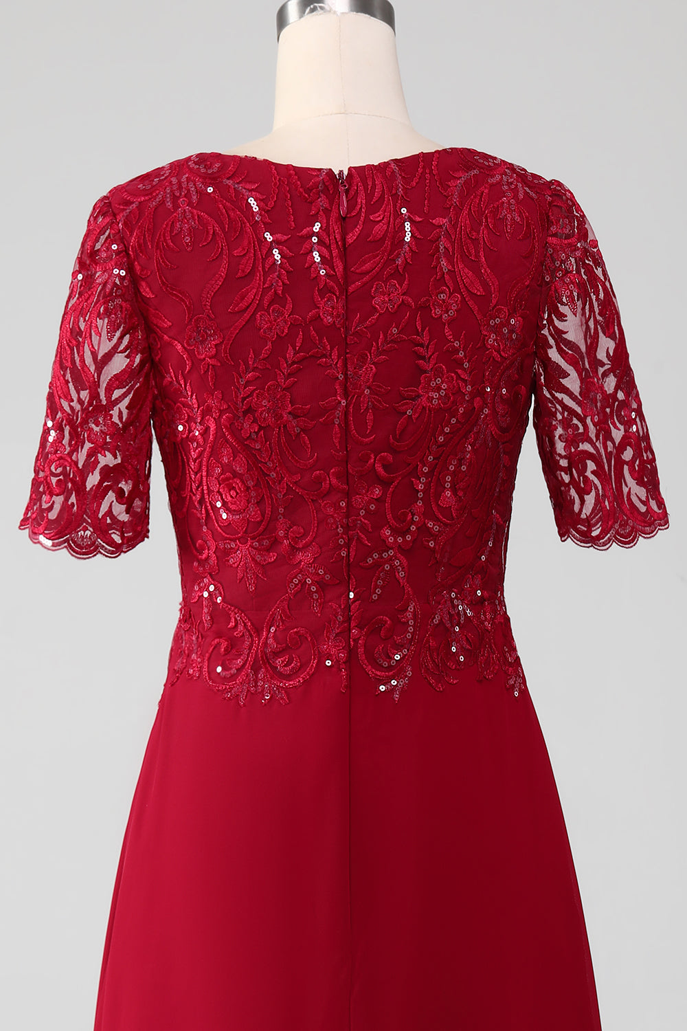 Burgunder En linje Rund hals Glitrende paljett Brudemorkjole med applikasjoner
