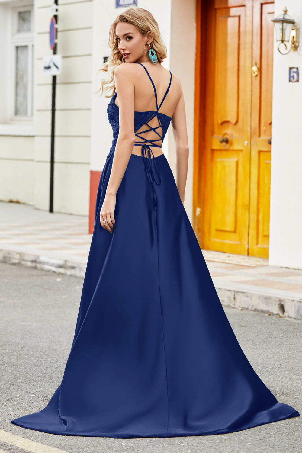 Royal Blue A Line Spaghetti stropper Long Backless Prom Kjole med Appliques