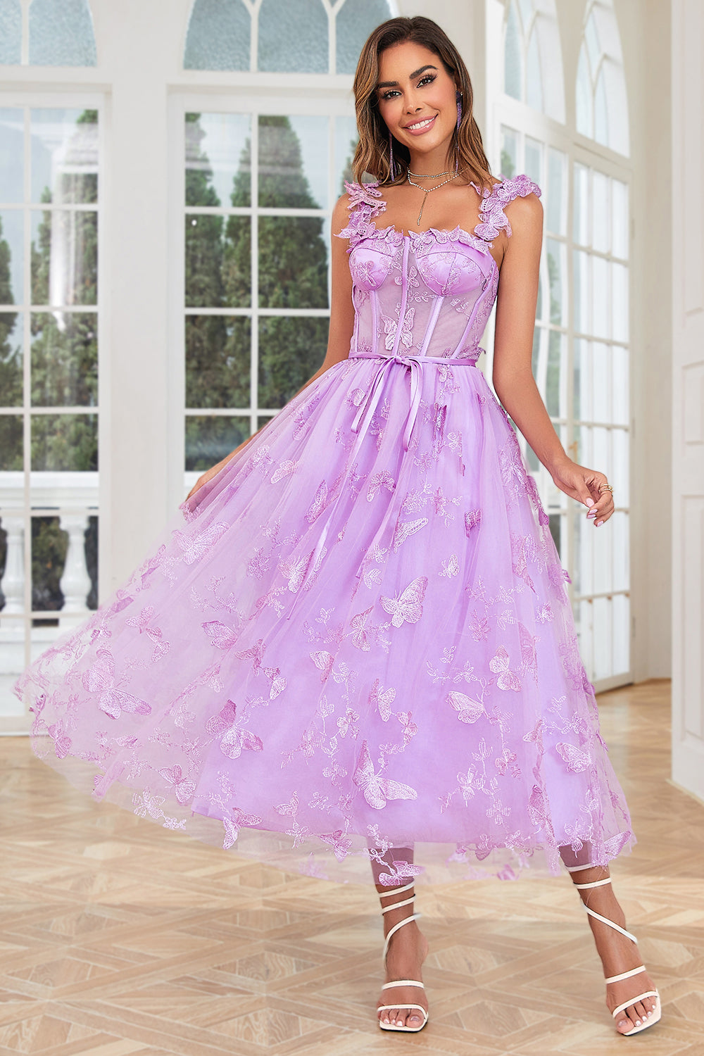 Unik A Line Purple Corset Prom kjole med sommerfugler Appliques