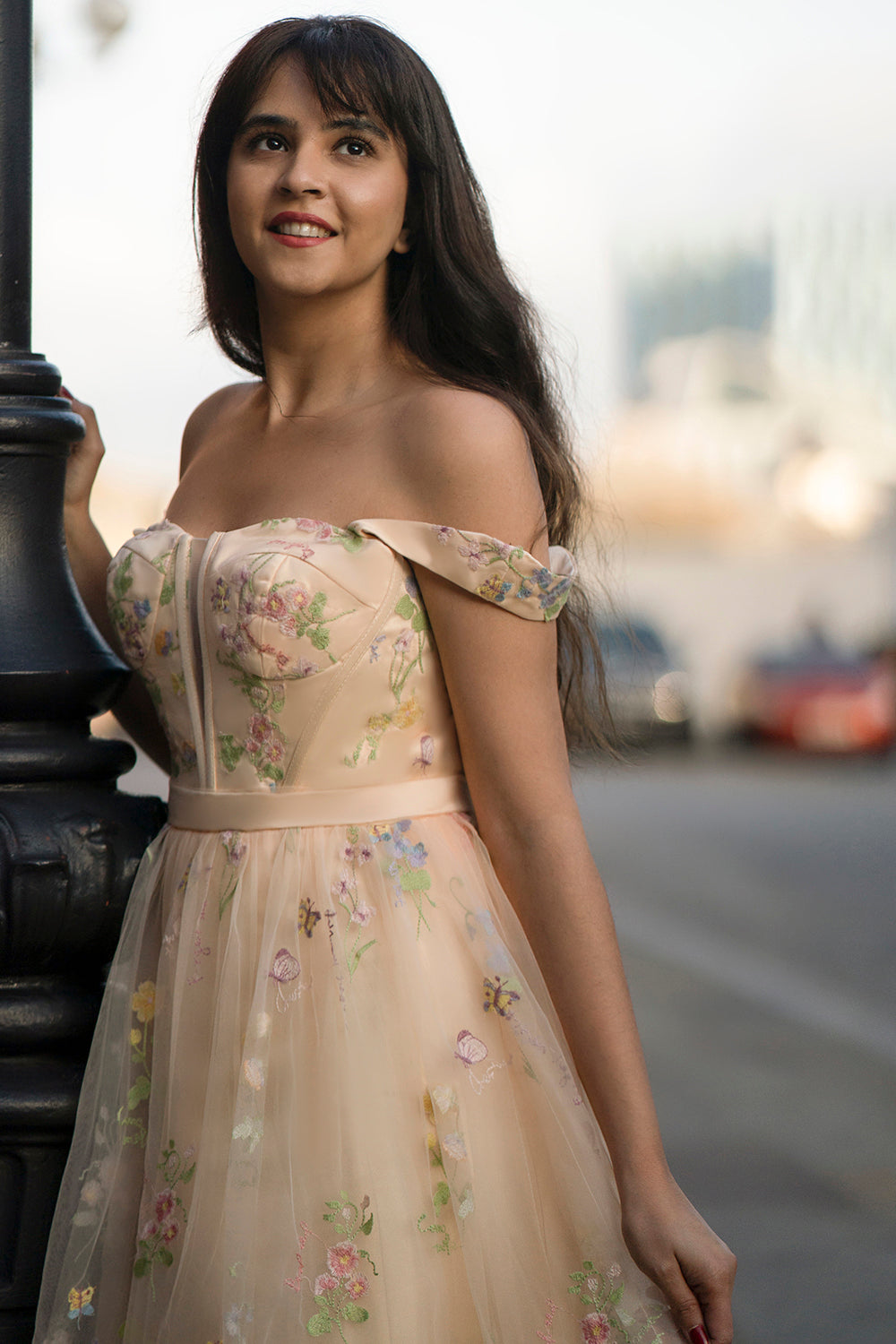 en linje kjæreste champagne ballkjole med broderi