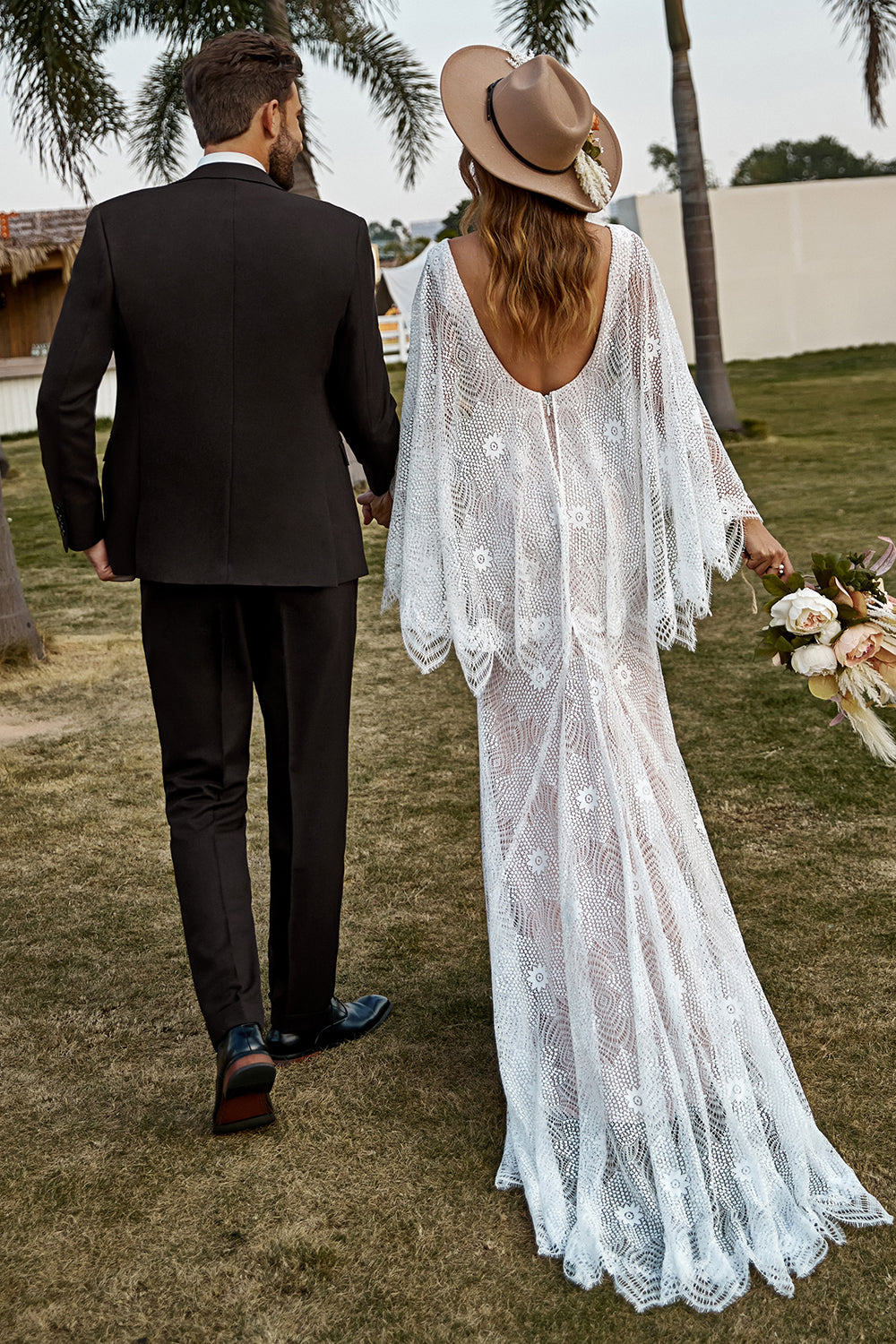 Elfenben og champagne blonder Boho brudekjole med Cape