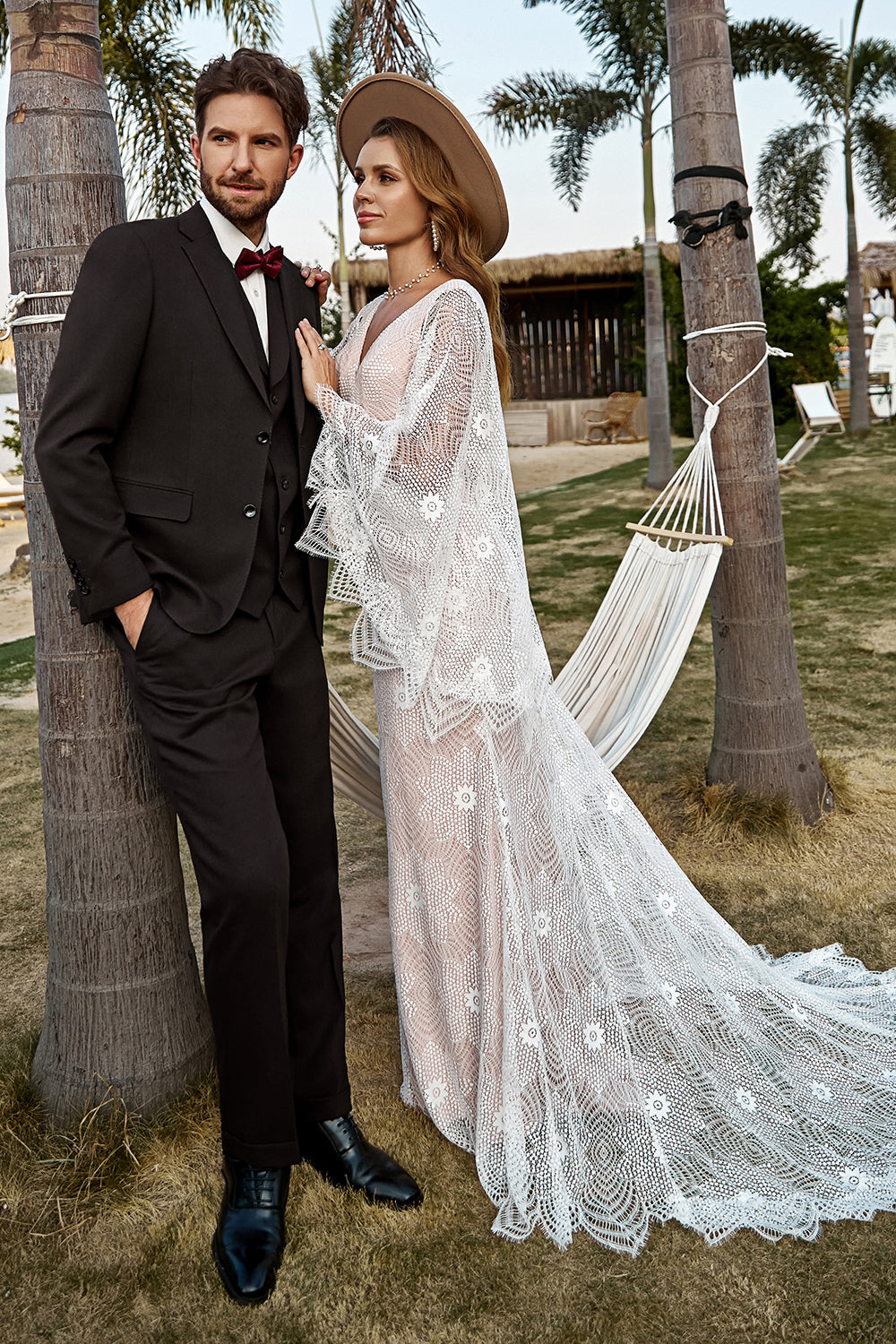 Elfenben og champagne blonder Boho brudekjole med Cape