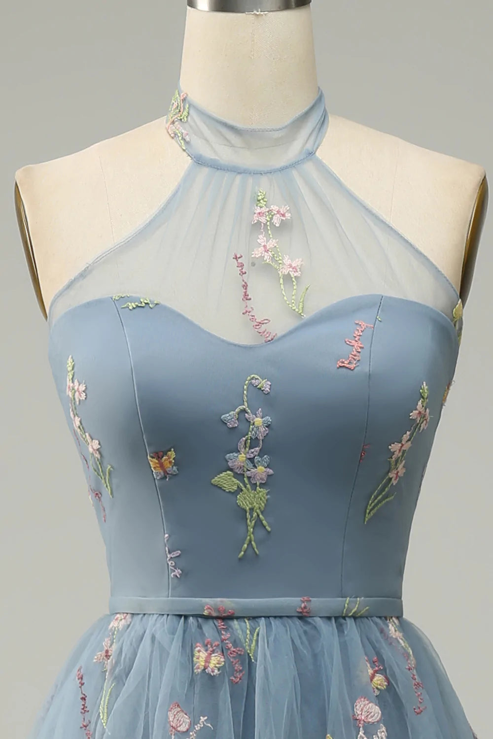 Halter A Line Tulle Prom kjole med broderi