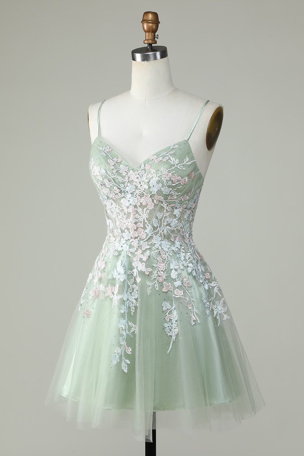 Dusty Sage Spaghetti stropper Homecoming kjole med Criss Cross Back
