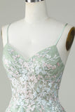 Dusty Sage Spaghetti stropper Homecoming kjole med Criss Cross Back
