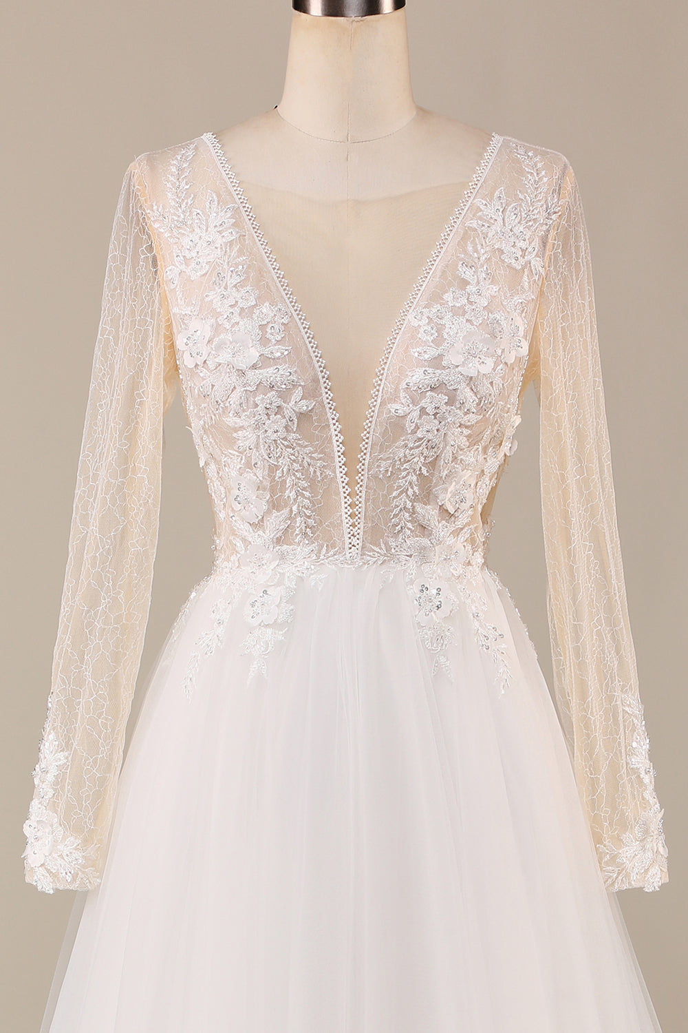 A Line Deep V-Neck Ivory Tylle Sweep Train brudekjole med blonder