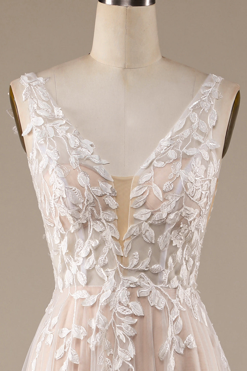 Champagne V-hals ryggløs tyll brudekjole med blonder