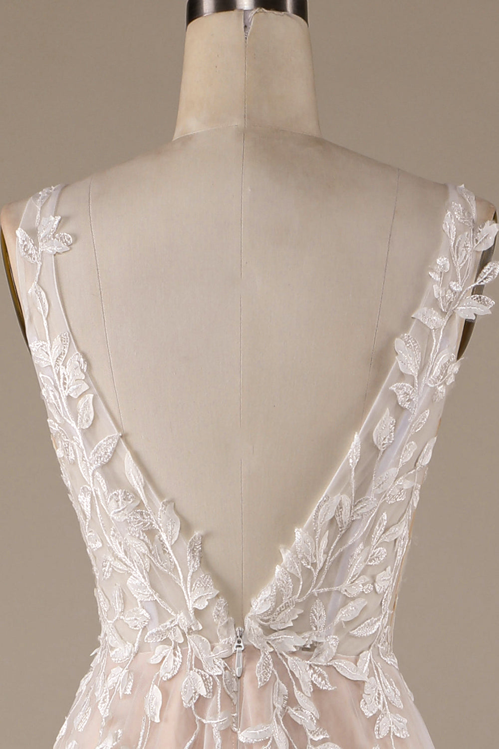 Champagne V-hals ryggløs tyll brudekjole med blonder