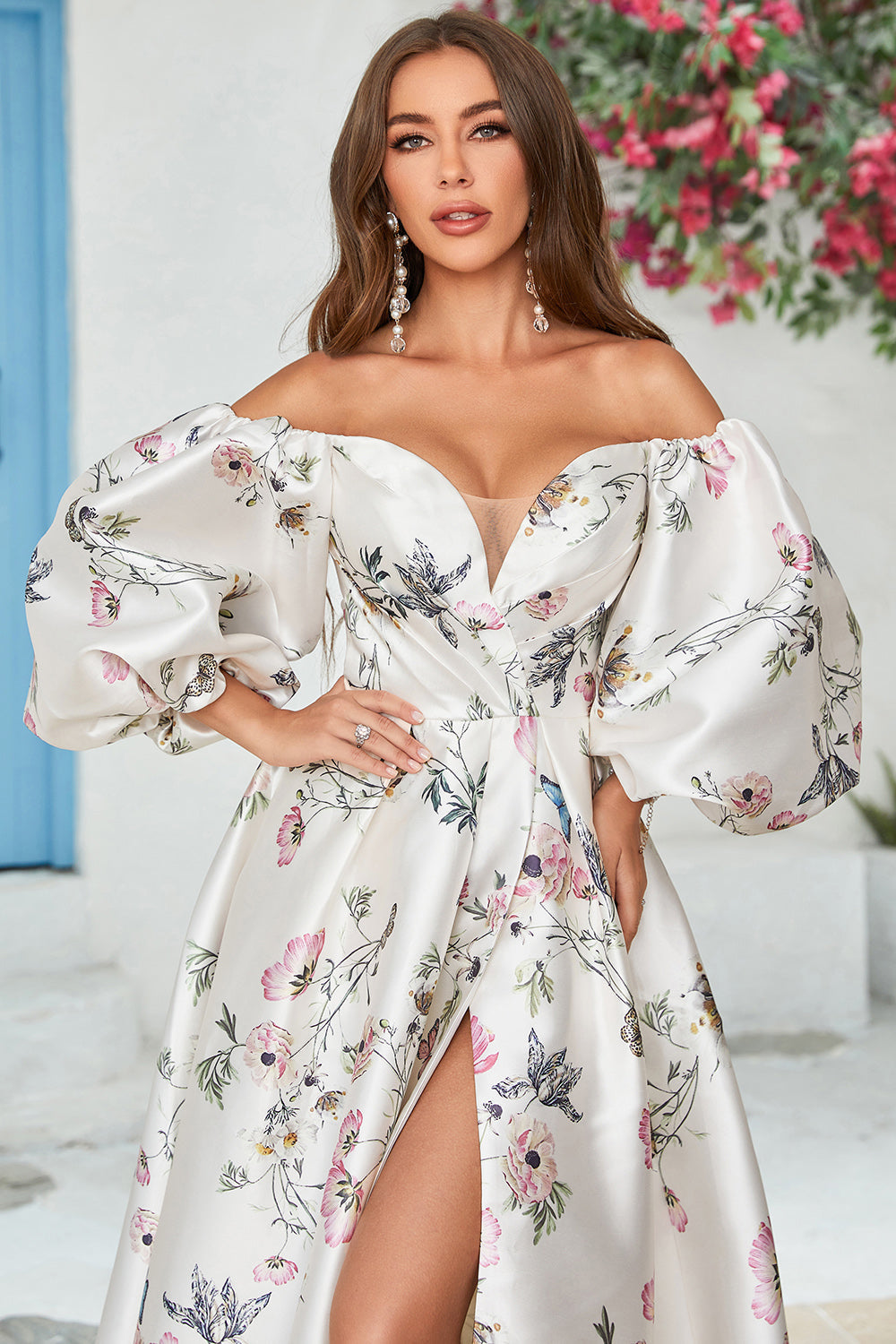 Ivory Floral Satin Chapel Train brudekjole