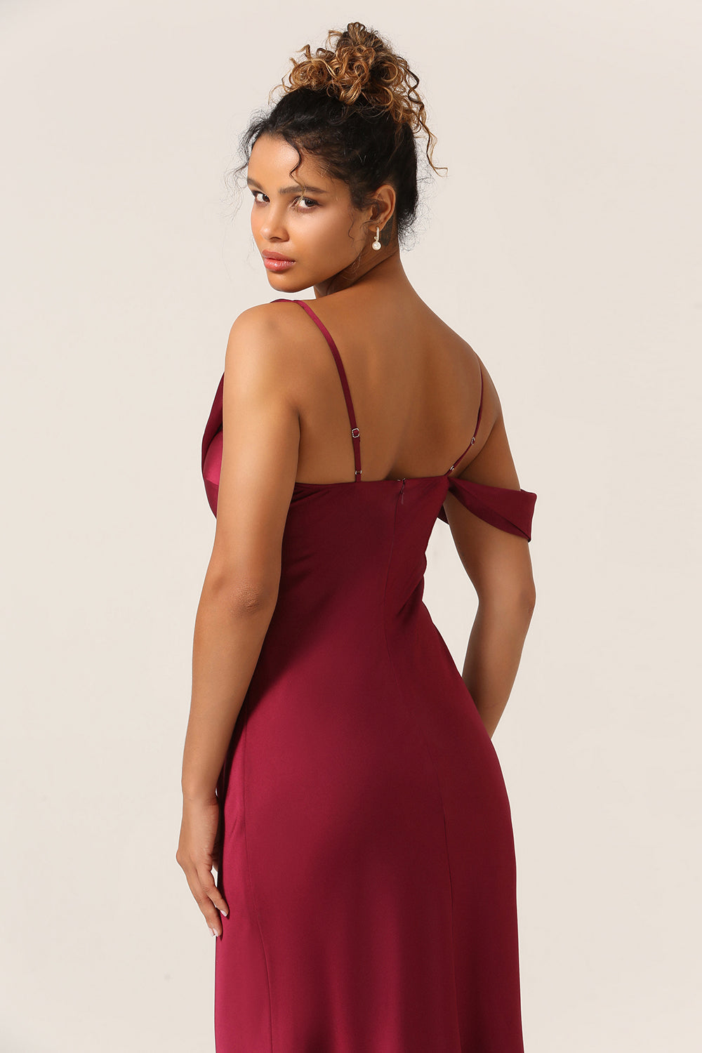 Sjarmerende havfrue en skulder Cabemet lang brudepike kjole