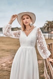 En linje V Neck Ivory Chiffon Sweep Train Boho brudekjole med blonder