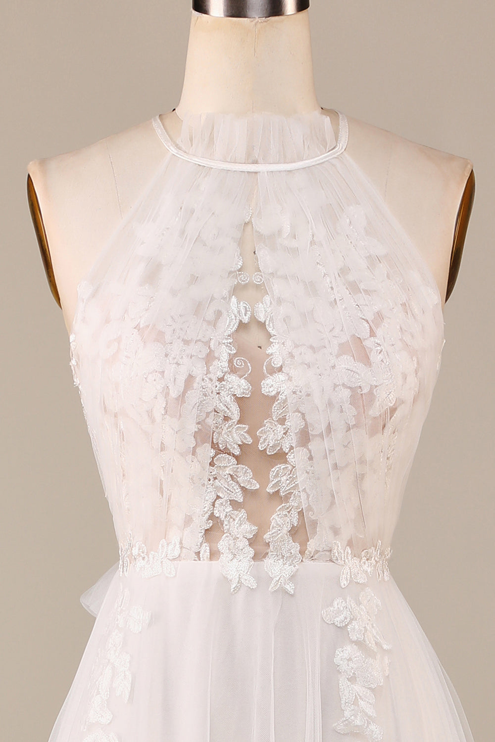 Sjarmerende A Line Halter Neck Ivory Open Back Tylle Sweep Train brudekjole med blonder