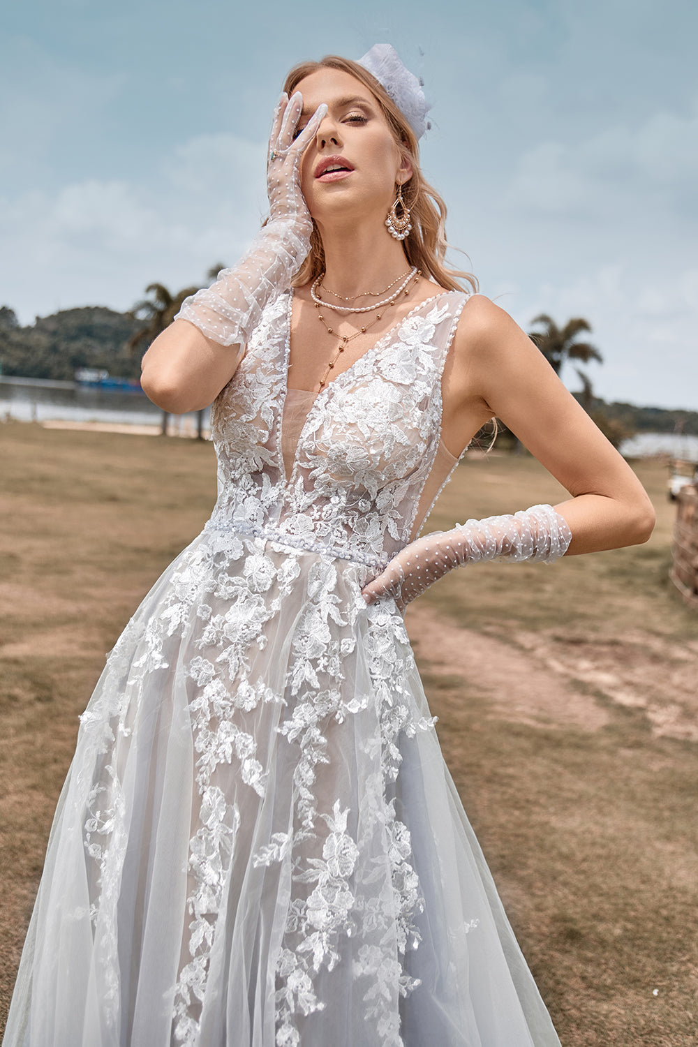 En Line Tulle Ivory brudekjole med Appliques