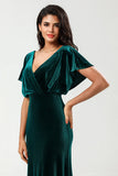 Selvsikker karismatisk A Line V-Neck Peacock Velvet Bridesmaid Dress med Ruffles