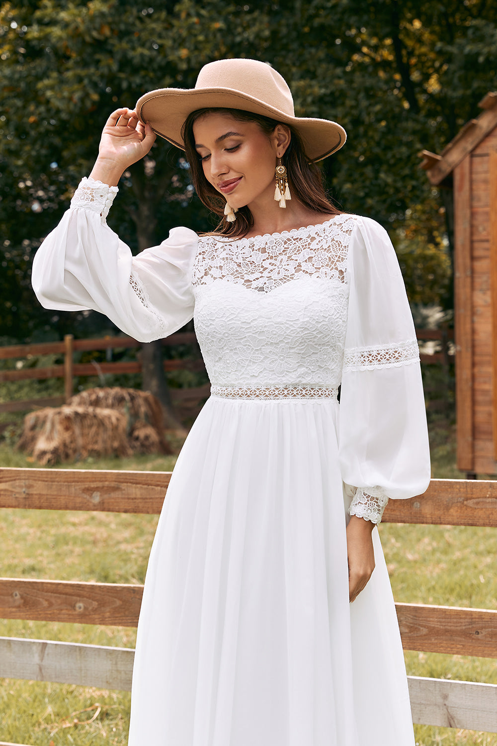 Ivory Bateau Chiffon Long Boho brudekjole med blonder