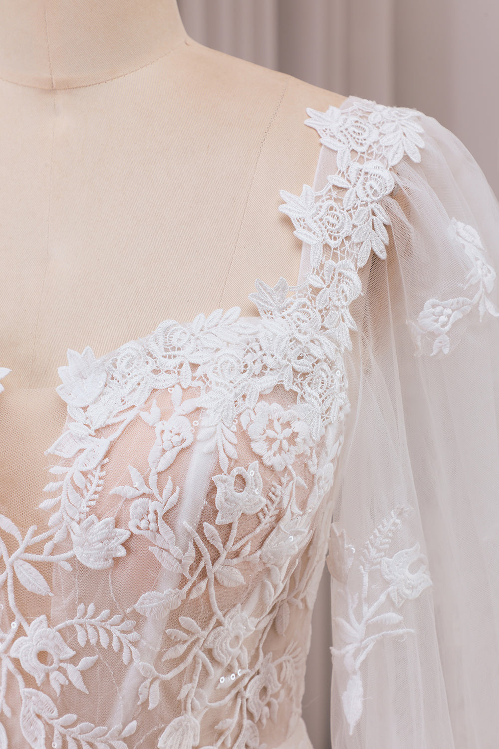 Ivory Lace Sweetheart Neck Long Sleeves Havfrue brudekjole med Sweep Train