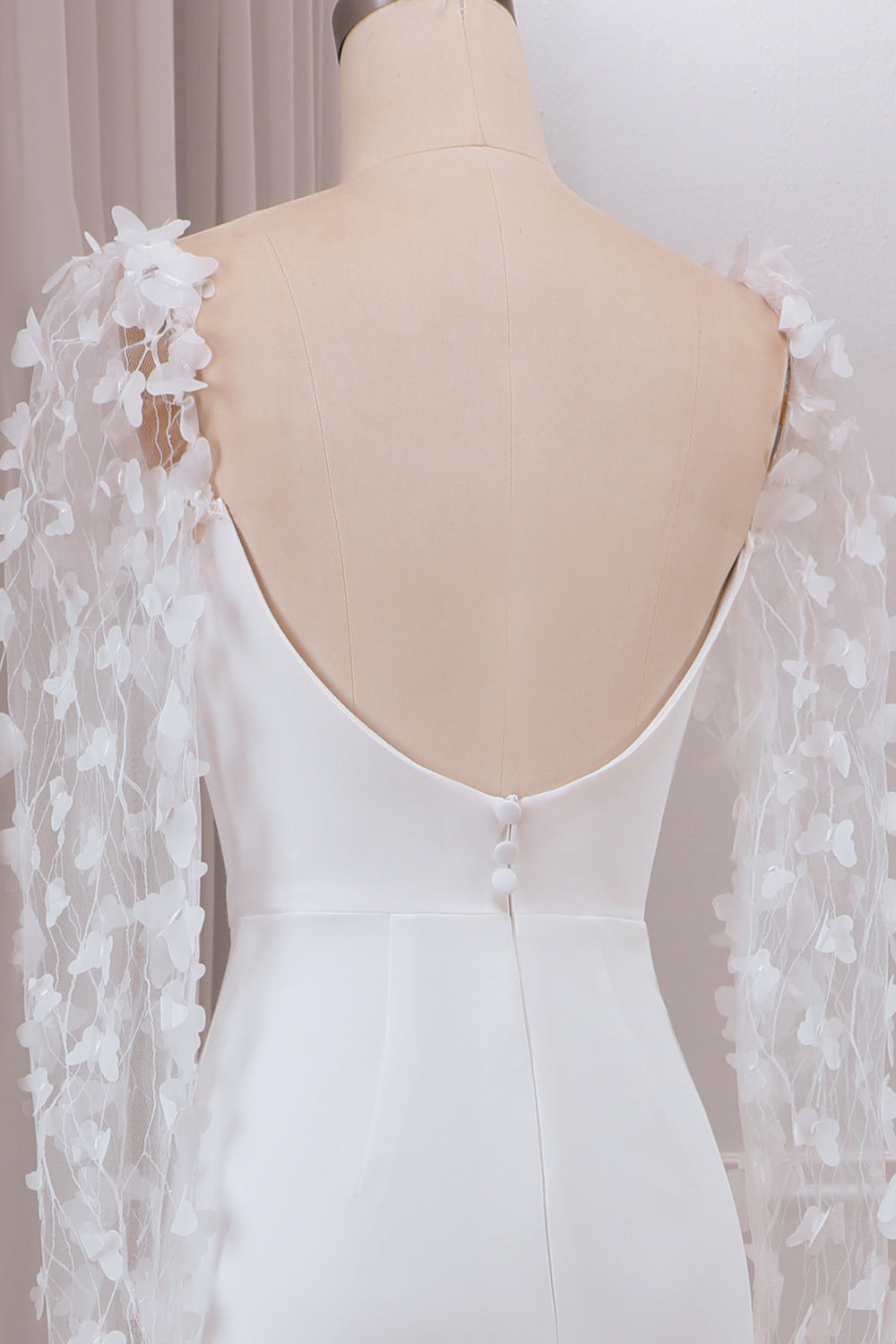 Ivory Trumpet Sweep Train Long Sleeves Bridal Dress med 3D-applikasjoner