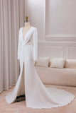 Ivory Deep V-hals lange ermer Crepe havfrue brudekjole med Front Slit