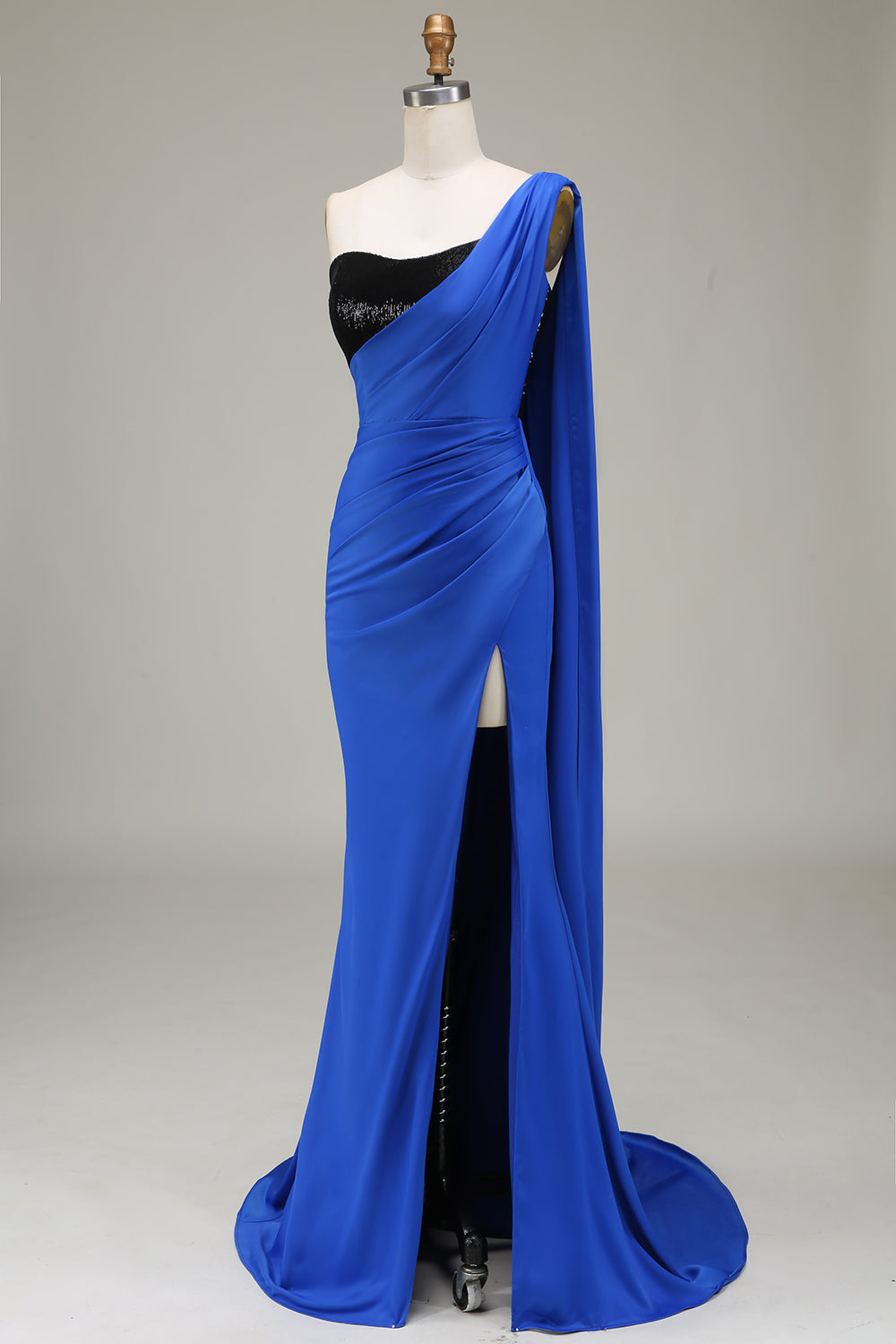 Royal Blue One Shoulder Satin og Sequin Mermaid plissert ballkjole med spalt