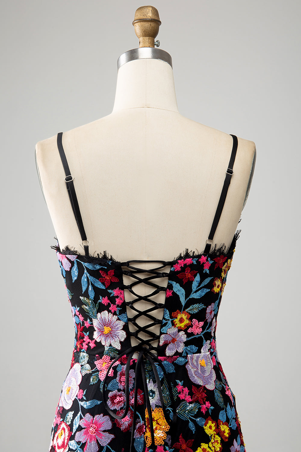 Svart floral havfrue spaghetti stropper lang prom kjole med broderi