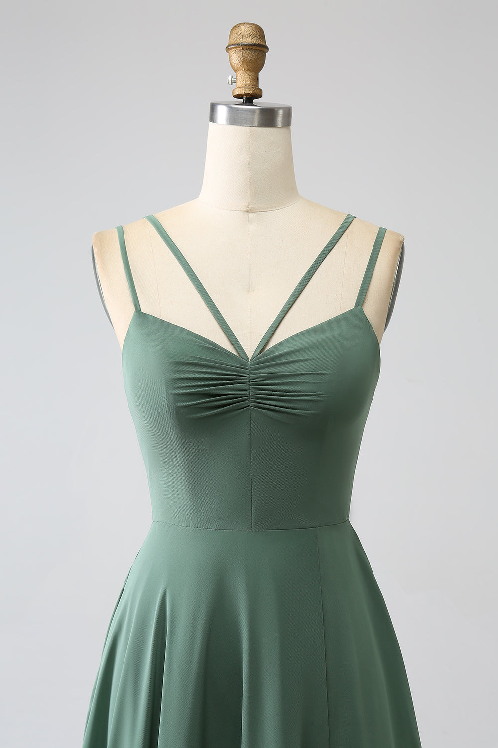 Eukalyptus A-linje spaghetti stropper ryggløs plissert lang brudepike kjole