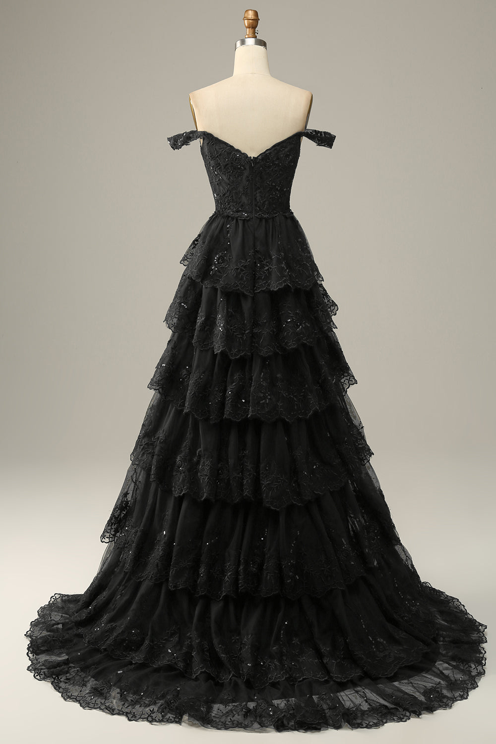 Langt utenfor skulderen Black Tiered Prom Dress