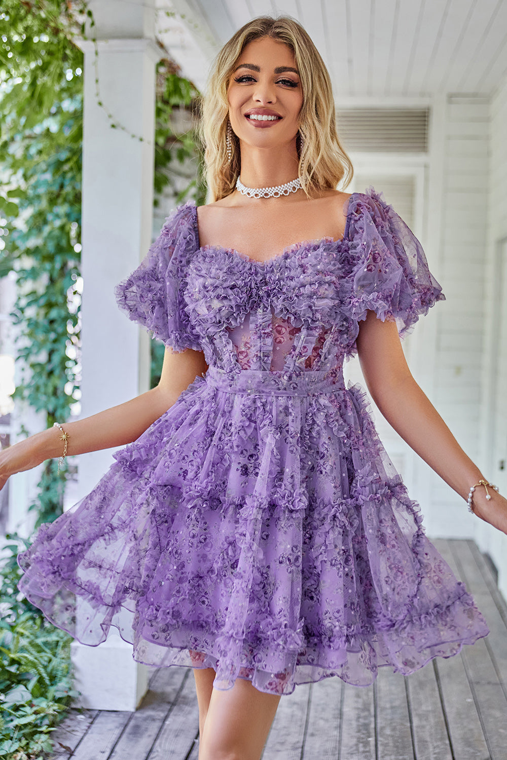 Stilig linje av skulderen Dusty Rose Tylle Kort Homecoming kjole med korte ermer