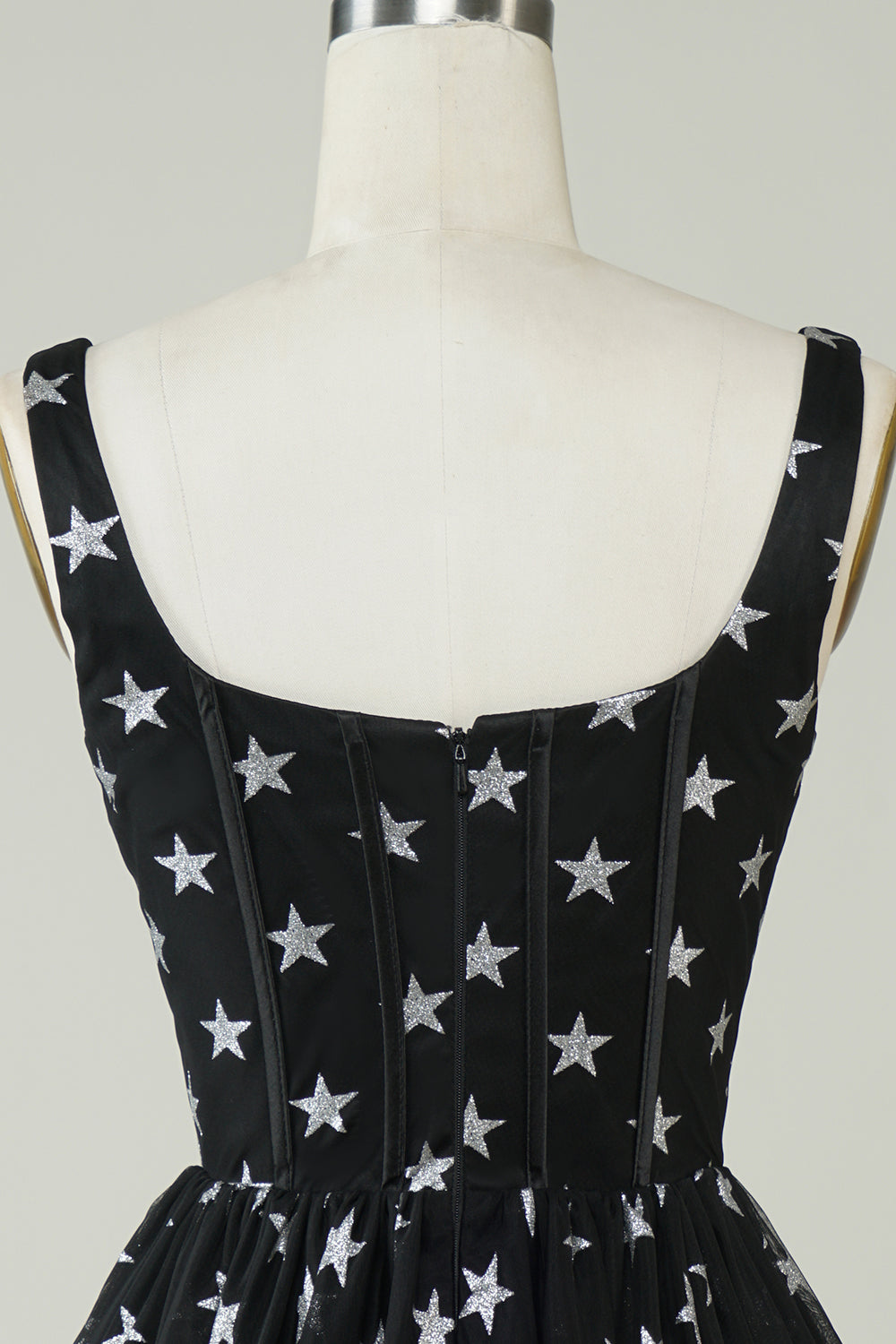 Søt A Line V Neck Black Tylle Kort Homecoming kjole med stjerner