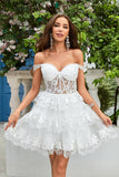 Cute A Line Svart korsett Tiered Short Homecoming kjole med blonder