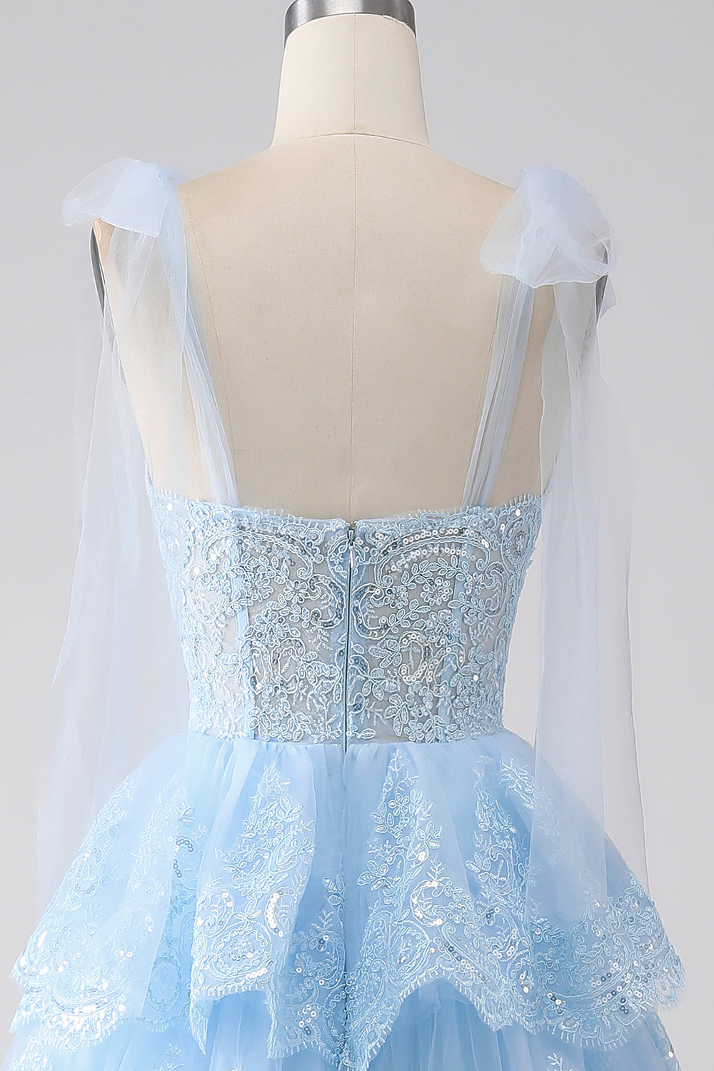 Lyseblå Sweetheart Bow Tie stropper Tiered Tylle Sequin Prom Kjole med Appliques