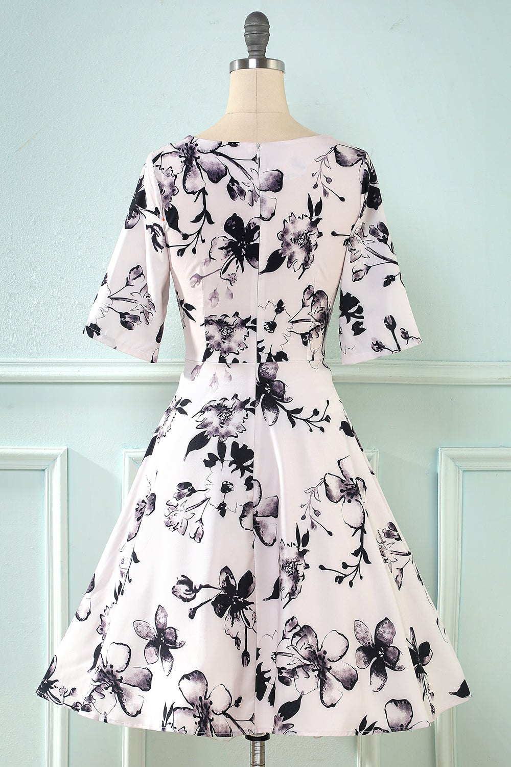 V hals halv ermer hvit trykt vintage kjole