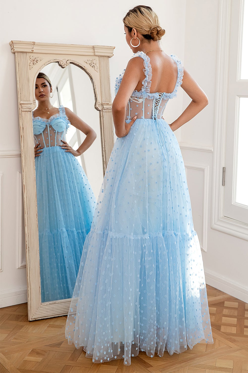 himmelblå polka prikker tulle ball kjole