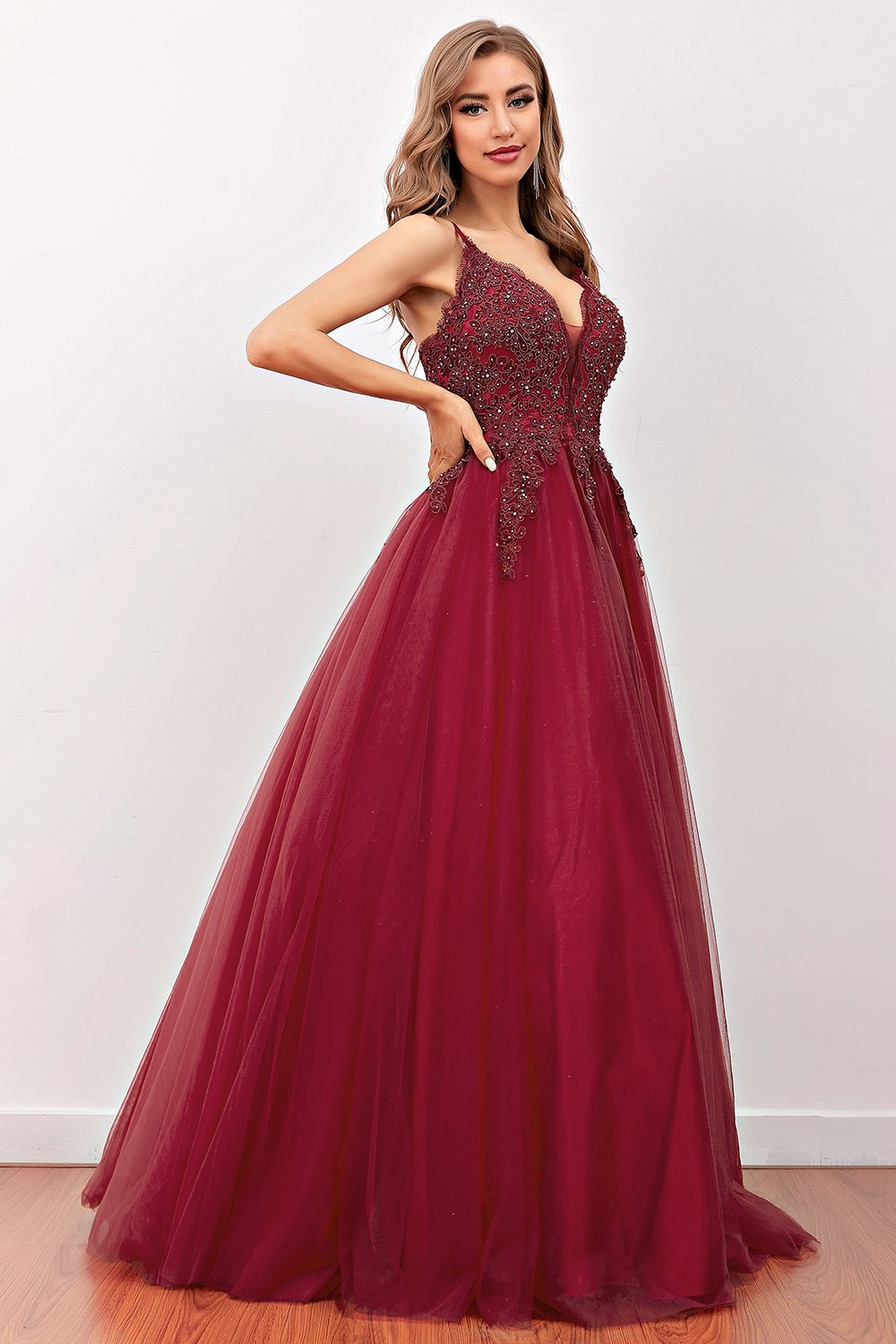 burgunder beaded lang prom kjole