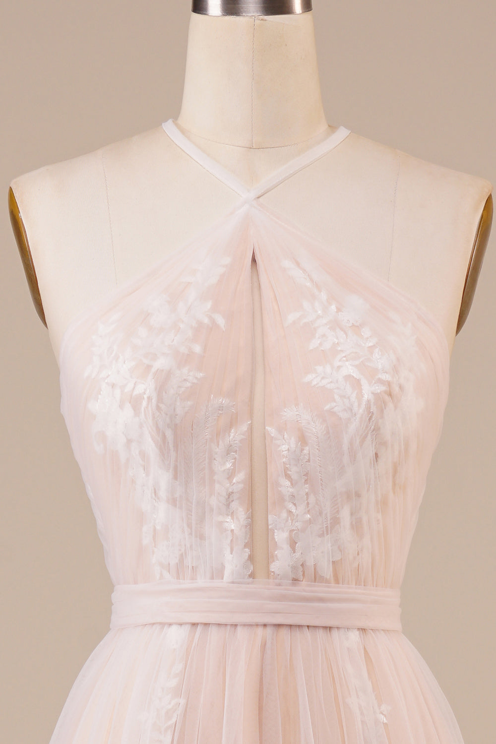 Tulle Halter Nøkkelhull Champagne brudekjole med applikasjoner