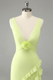 Lime Deep V Neck Ruffles Bryllup Guest kjole med Slit