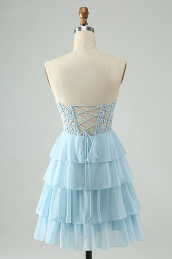 Lyseblå A Line Sweetheart Tiered Short Homecoming Dress med Appliques