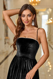 Black Velvet A Line Spaghetti stropper Tea Lengde Prom Dress