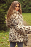 Fluffy hvit leopard fuskepels med belte