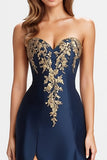 Beaded Navy Blue A Line Sweetheart Sateng Glitrende Formell Kjole med Splitt