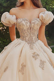 Prinsesse Blush ballkjole Off the Shoulder Tyll Quinceanera kjole med applikasjoner