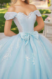 Elegant himmelblå ballkjole fra skulderen tyll Quinceanera kjole med sløyfe