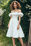 Elegant A-linje Off the Shoulder Puff Ermer Knelengde Liten Hvit Eksamen Kjole