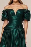 Off the Shoulder Mørkegrønn A Line Tiered Sateng Ballkjole