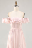 Off The Shoulder Blush Ruffled A Line Brudepikekjole med splitt