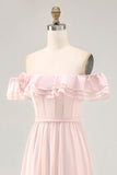 Off The Shoulder Blush Ruffled A Line Brudepikekjole med splitt