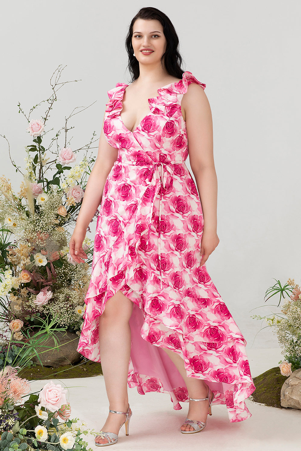Plus Size High Low Pink Flower Trykt brudepike kjole med Ruffles