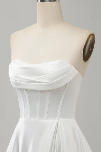 Elegant hvit En linje stroppeløs plissert feie tog brude kjole med splitt