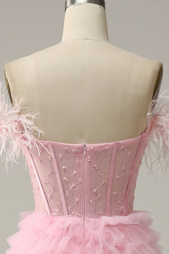 En linje av skulderen rosa korsett ballkjole med ruffled fjær