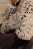 Load image into Gallery viewer, Hvite svarte prikker Fuskepels Fluffy pels