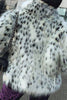 Load image into Gallery viewer, Hvite svarte prikker Fuskepels Fluffy pels
